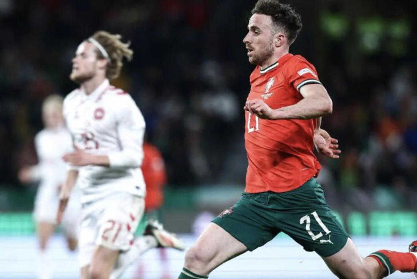 C罗在篮网比赛中惊险取胜，精彩发挥引发热议！